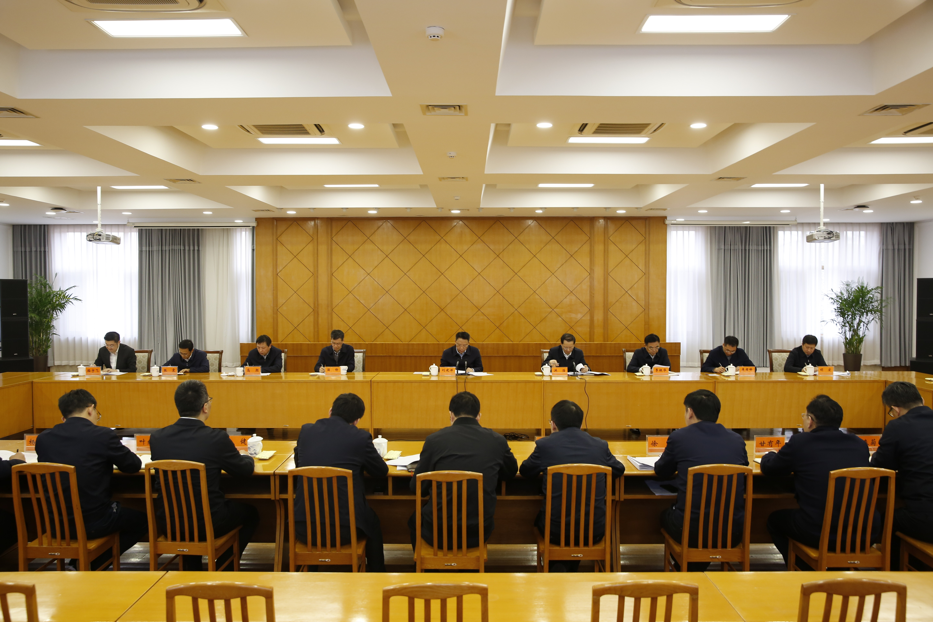 省委组织部学习贯彻全国两会精神